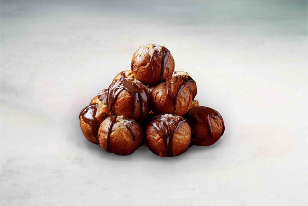 10 puffy Mediterranean fried donut balls drizzled with Nutella or Biscoff for a sweet indulgence.